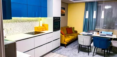 Дизайн большой кухни 21 кв.м. в новостройке и небольшой бюджет: как выжать из ситуации максимум