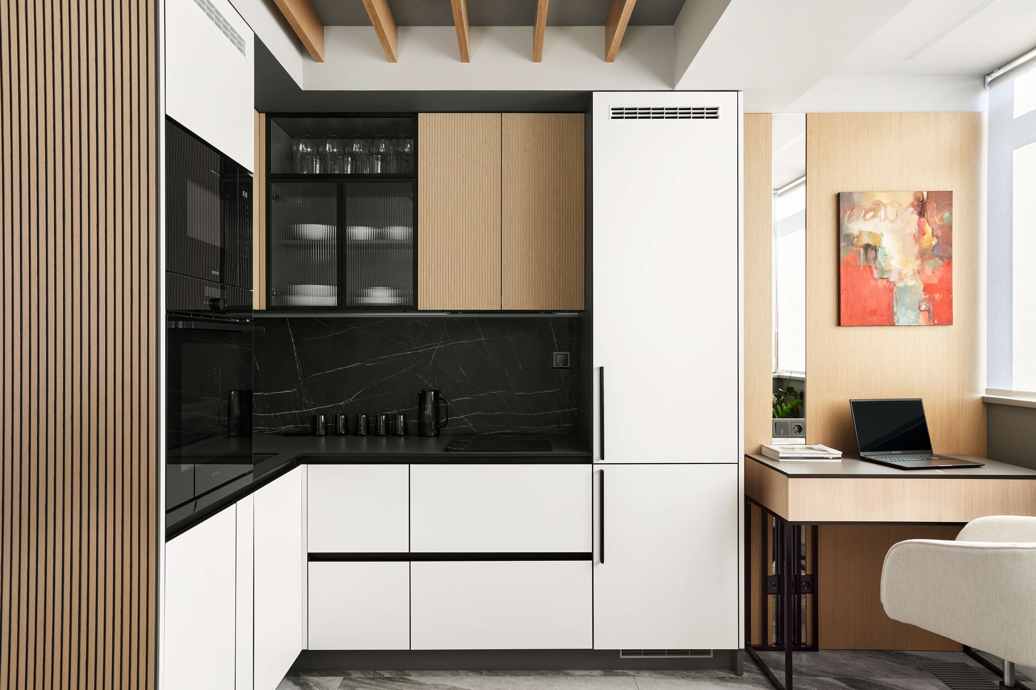 Кухня в двухэтажной квартире на севере Москвы