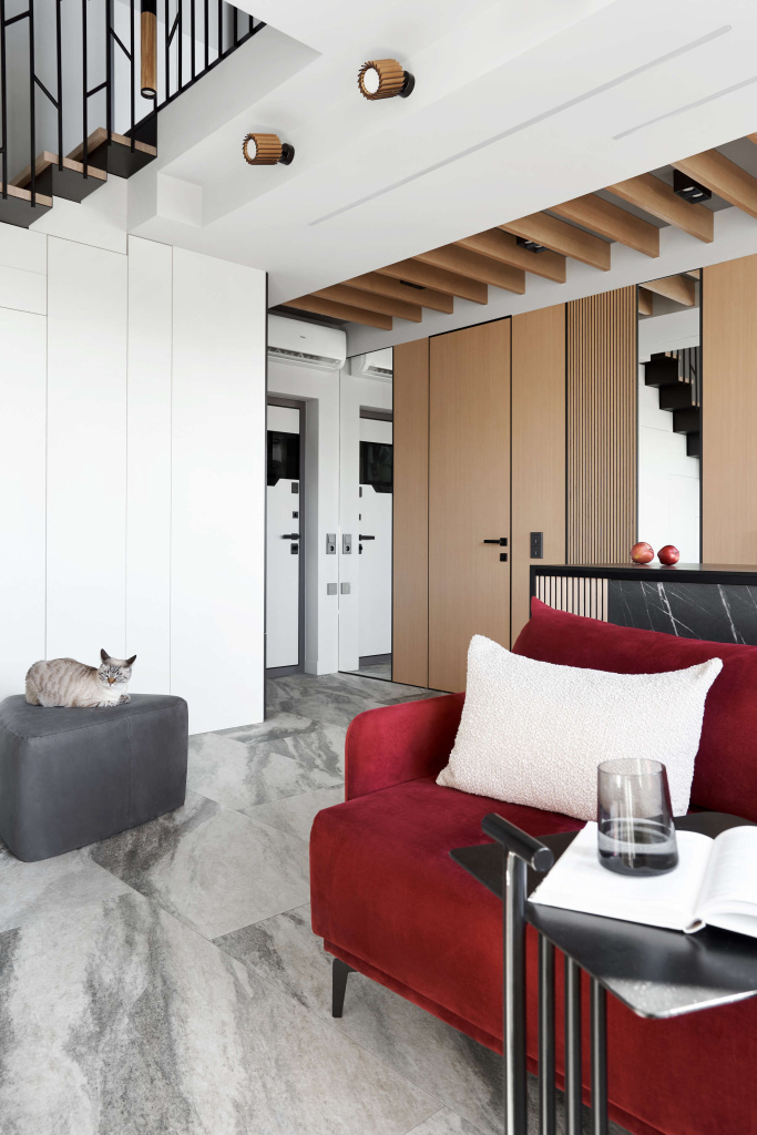 Кухня в двухэтажной квартире на севере Москвы - фото №15