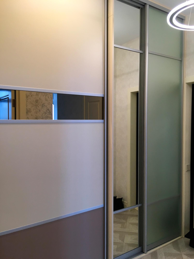 Уютная кухня и вместительные шкафы-купе для эксперта по интерьерам - фото №1