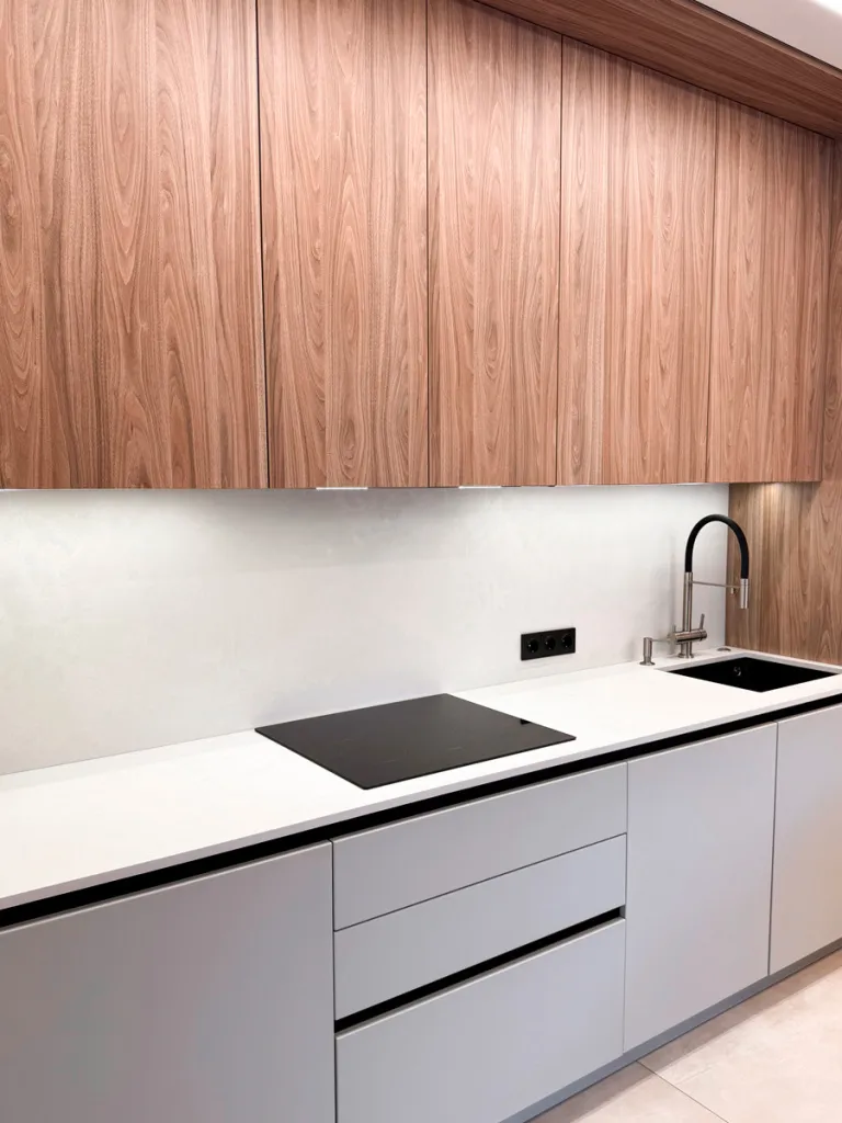 Кухня и вся мебель для большой семьи в просторной петербургской квартире - фото №4