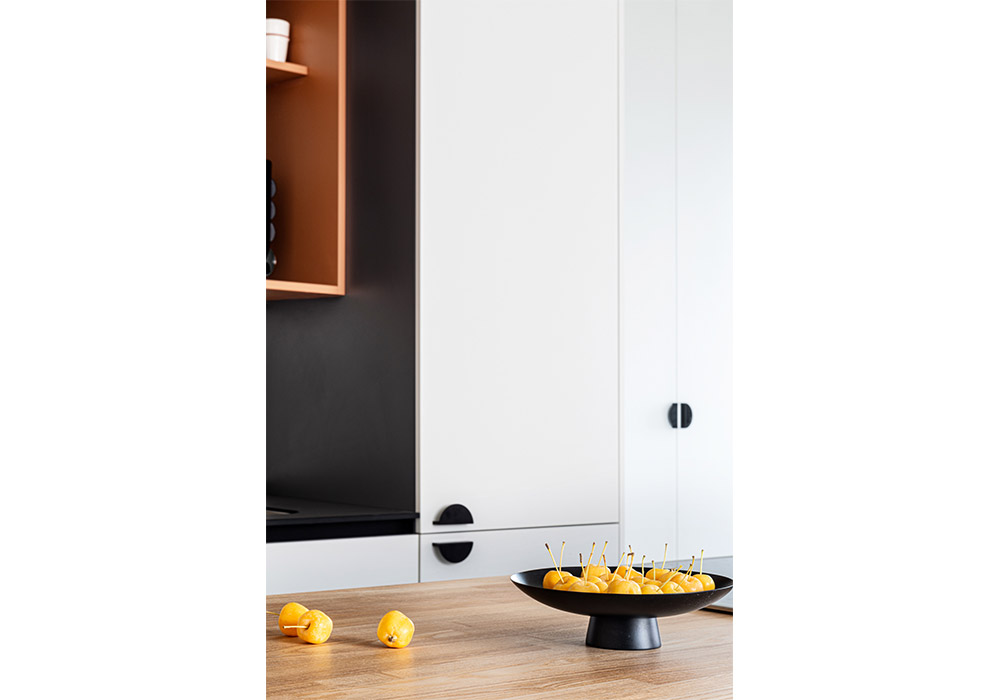 Северная сдержанность и южный темперамент в однокомнатной квартире - фото №8