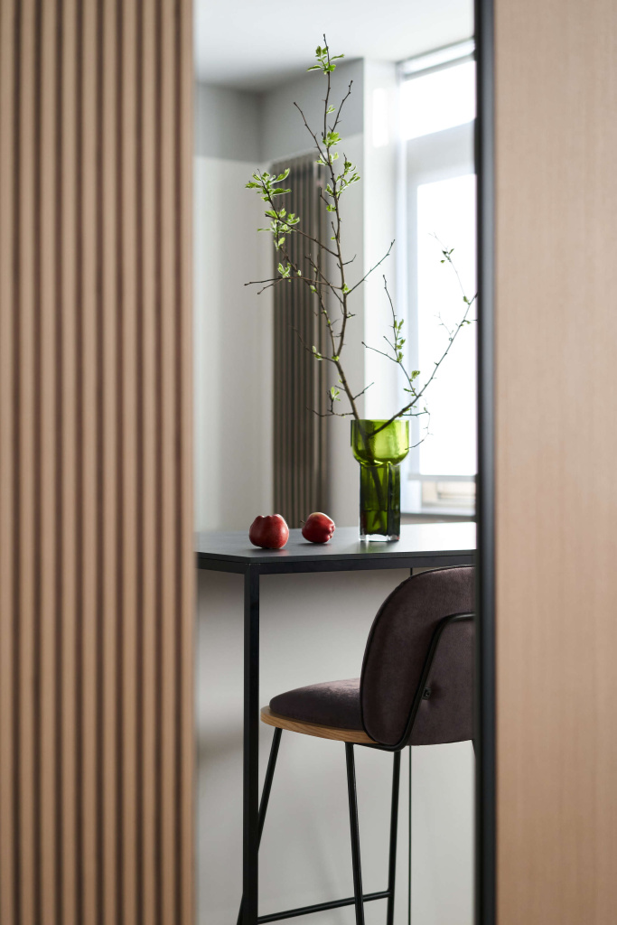 Кухня в двухэтажной квартире на севере Москвы - фото №11