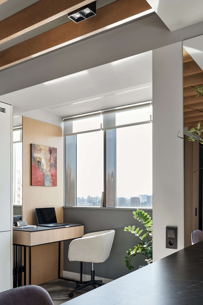 Кухня в двухэтажной квартире на севере Москвы - фото №14