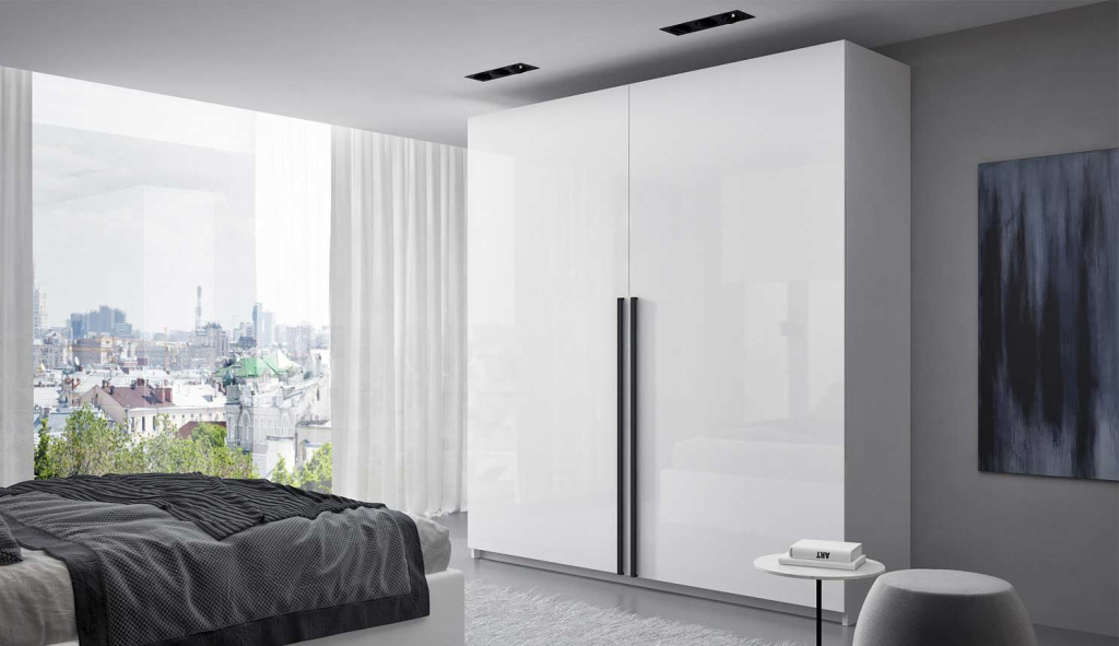 Как спроектировать вместительный шкаф в маленькой спальне - фото №20