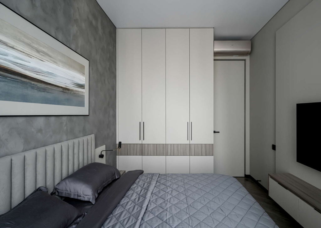 Черно-серая квартира для солидного холостяка - фото №17