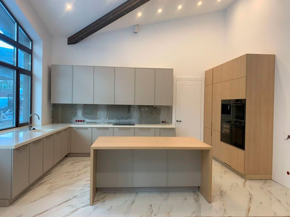 Кухня в загородном доме - фото №9