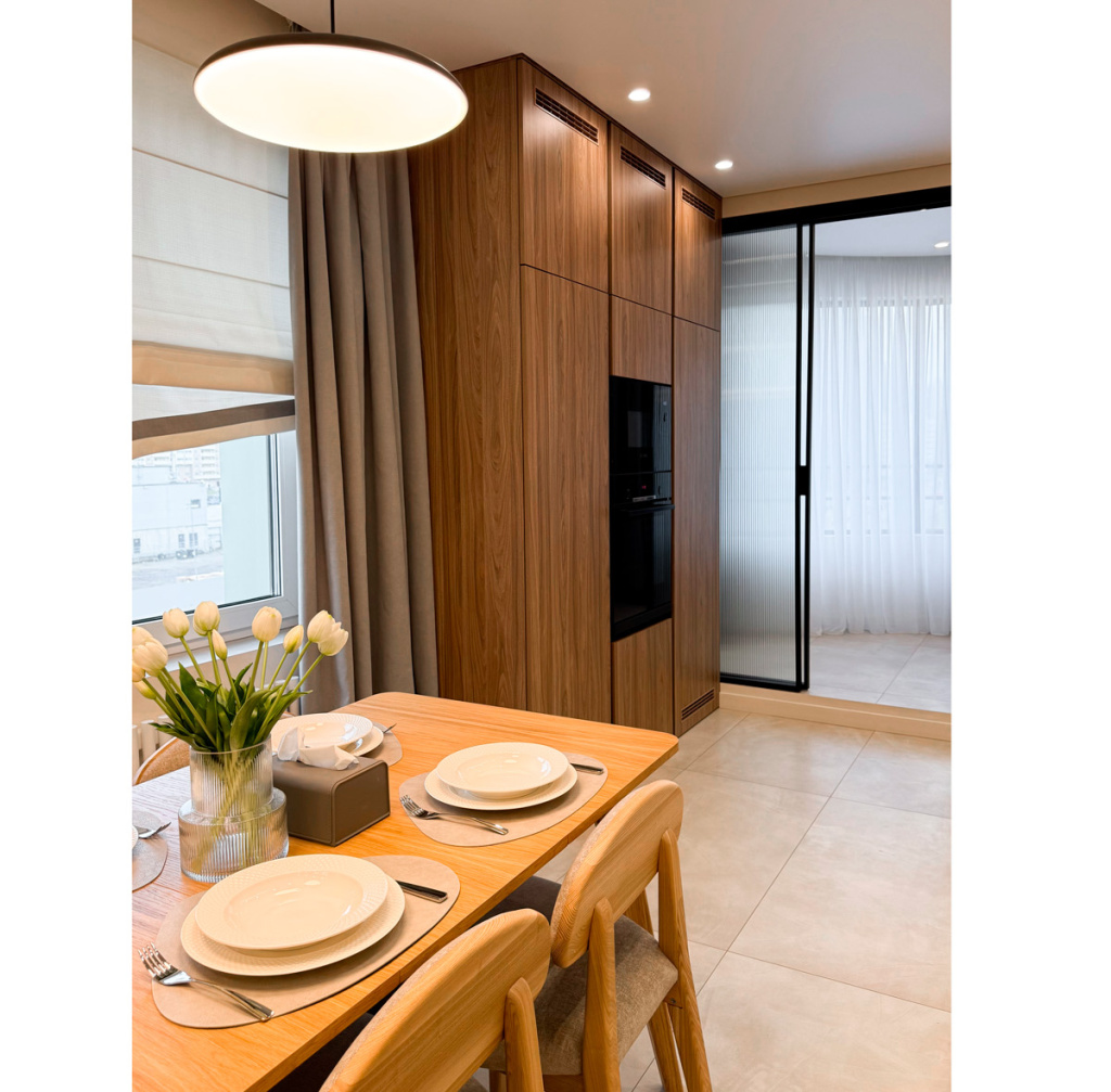 Кухня и вся мебель для большой семьи в просторной петербургской квартире - фото №6