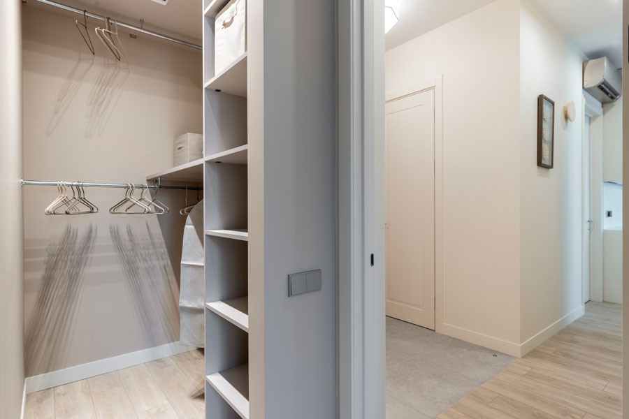 Сливочно-шоколадная квартира, в которой хочется остаться каждому - фото №28