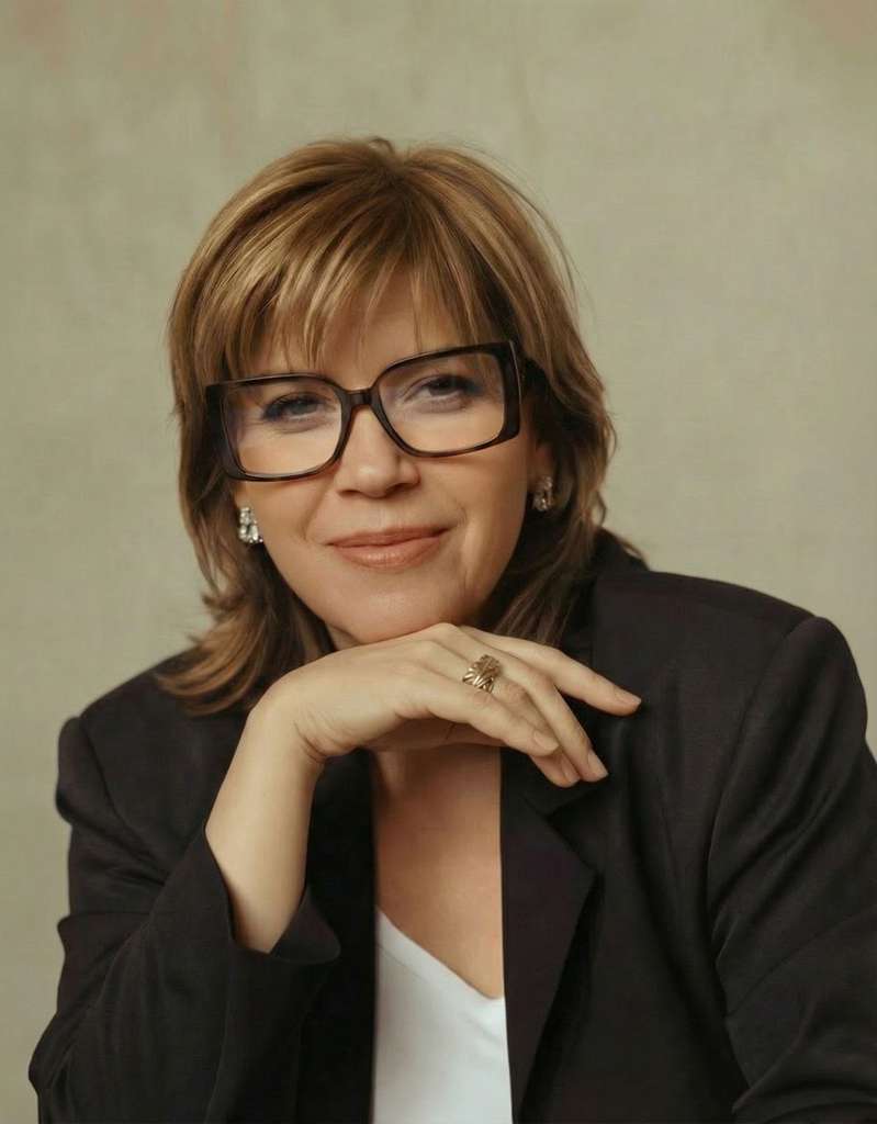 Черно-серая квартира для солидного холостяка - фото №1