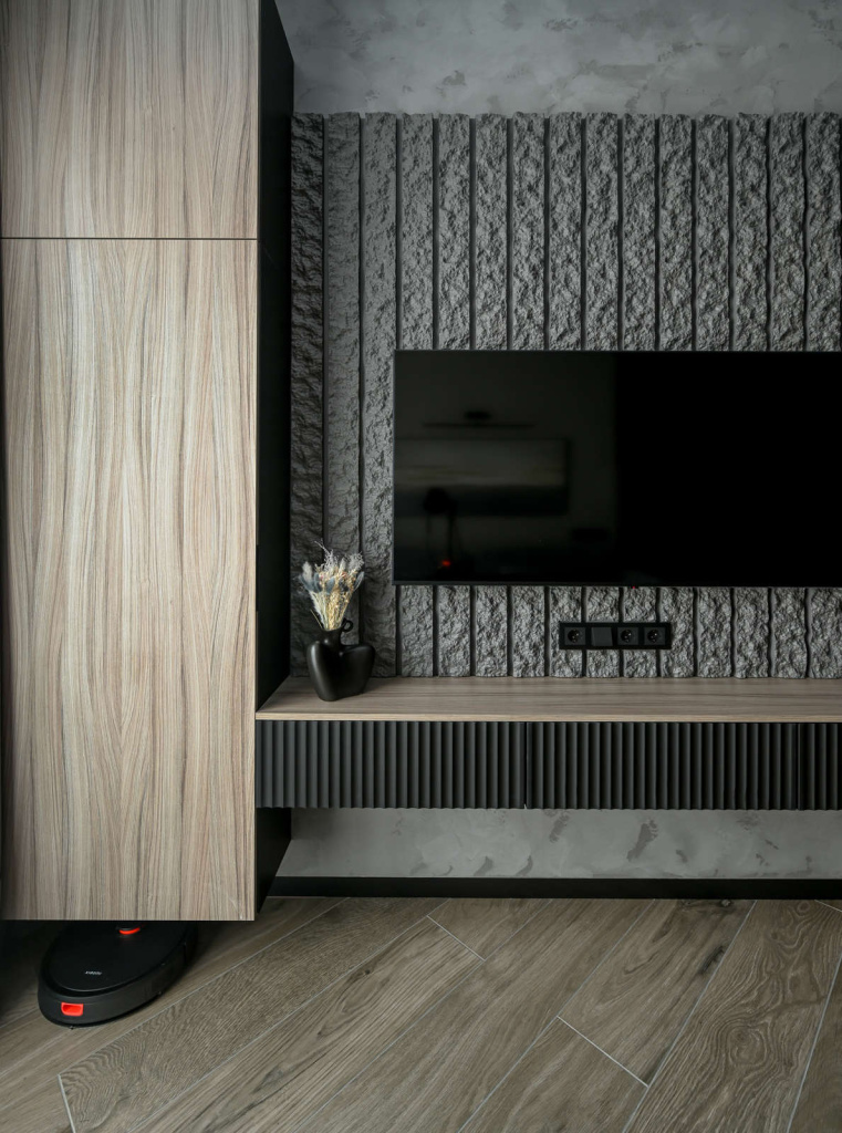 Черно-серая квартира для солидного холостяка - фото №9