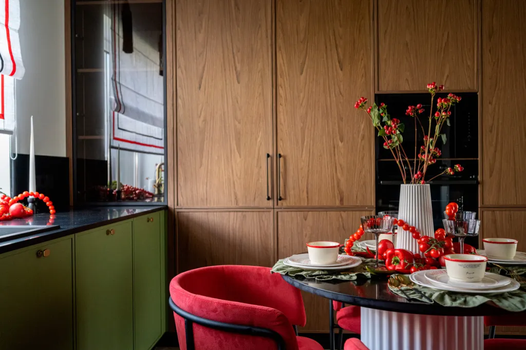 Интерьер цвета листвы и спелых ягод для загородного дома - фото №2