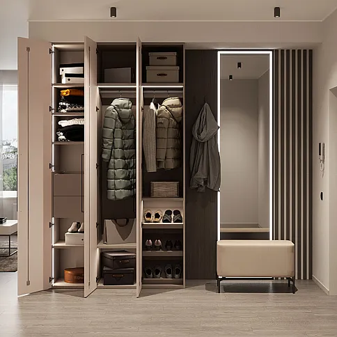 Трёхдверный распашной шкаф с зеркалом в прихожую - детальное фото № 2