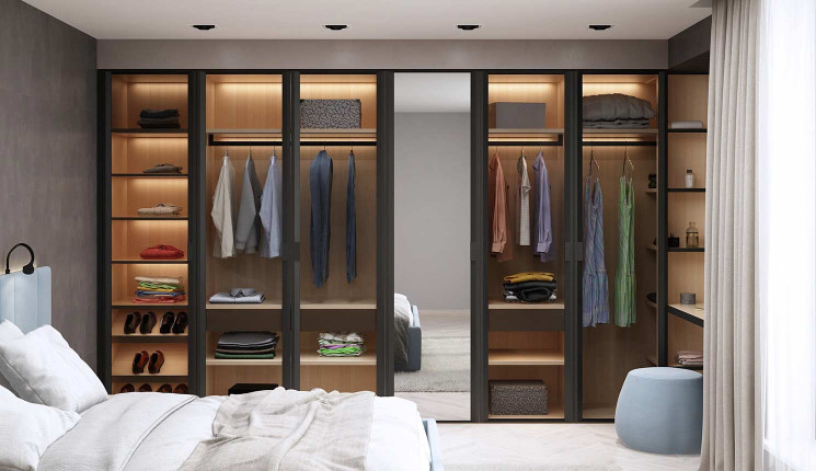 Гардероб с распашными дверями