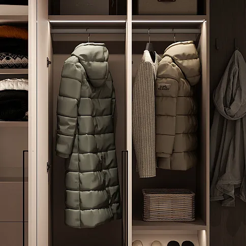 Трёхдверный распашной шкаф с зеркалом в прихожую - детальное фото № 4