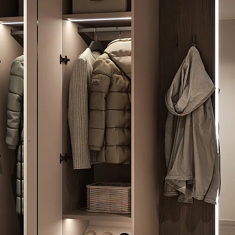 Трёхдверный распашной шкаф с зеркалом в прихожую - детальное фото № 6